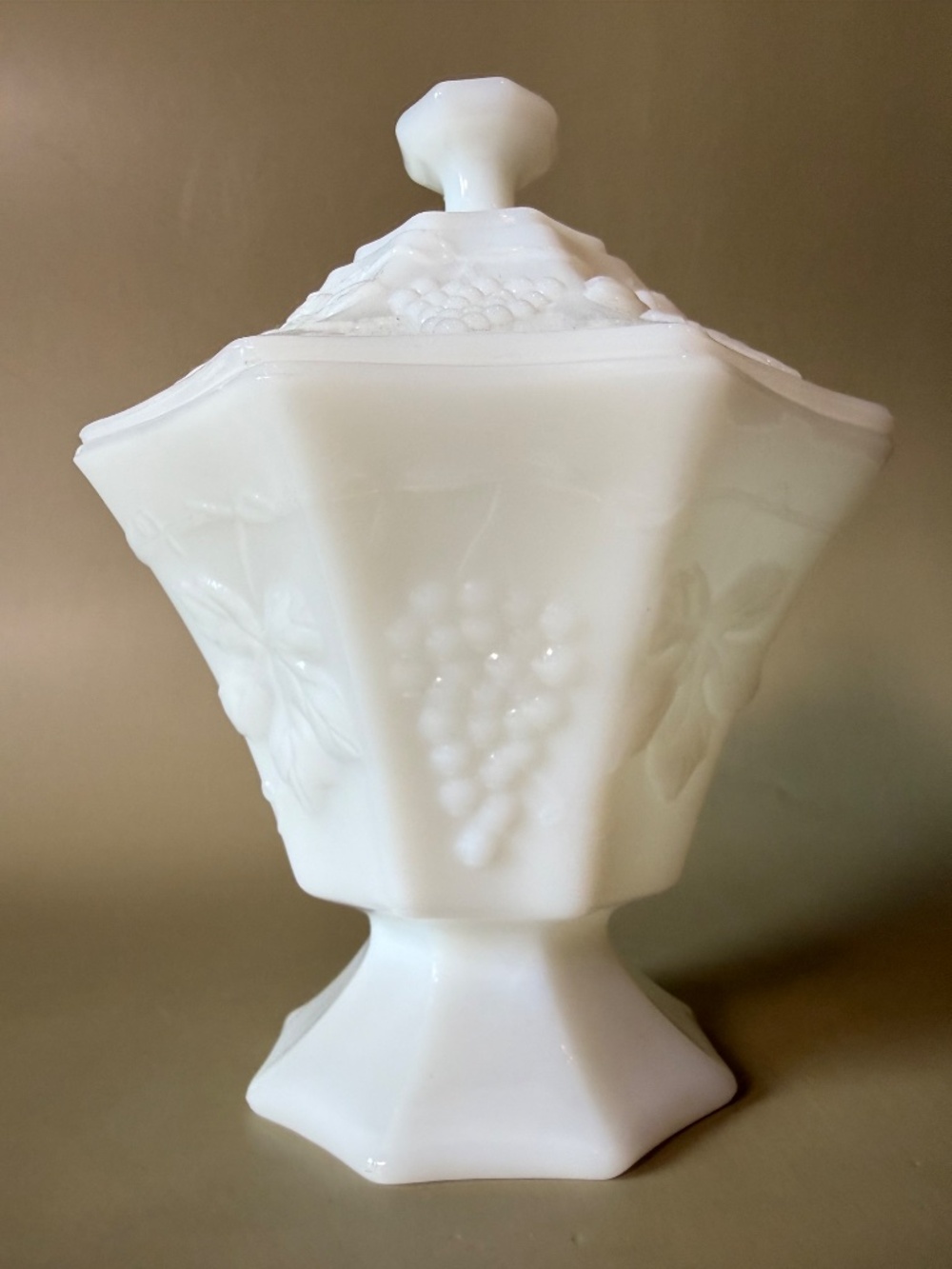 Anchor Hocking Grape Covered Candy Dish | Octagon Lidded Dish - Picture 3 of 9